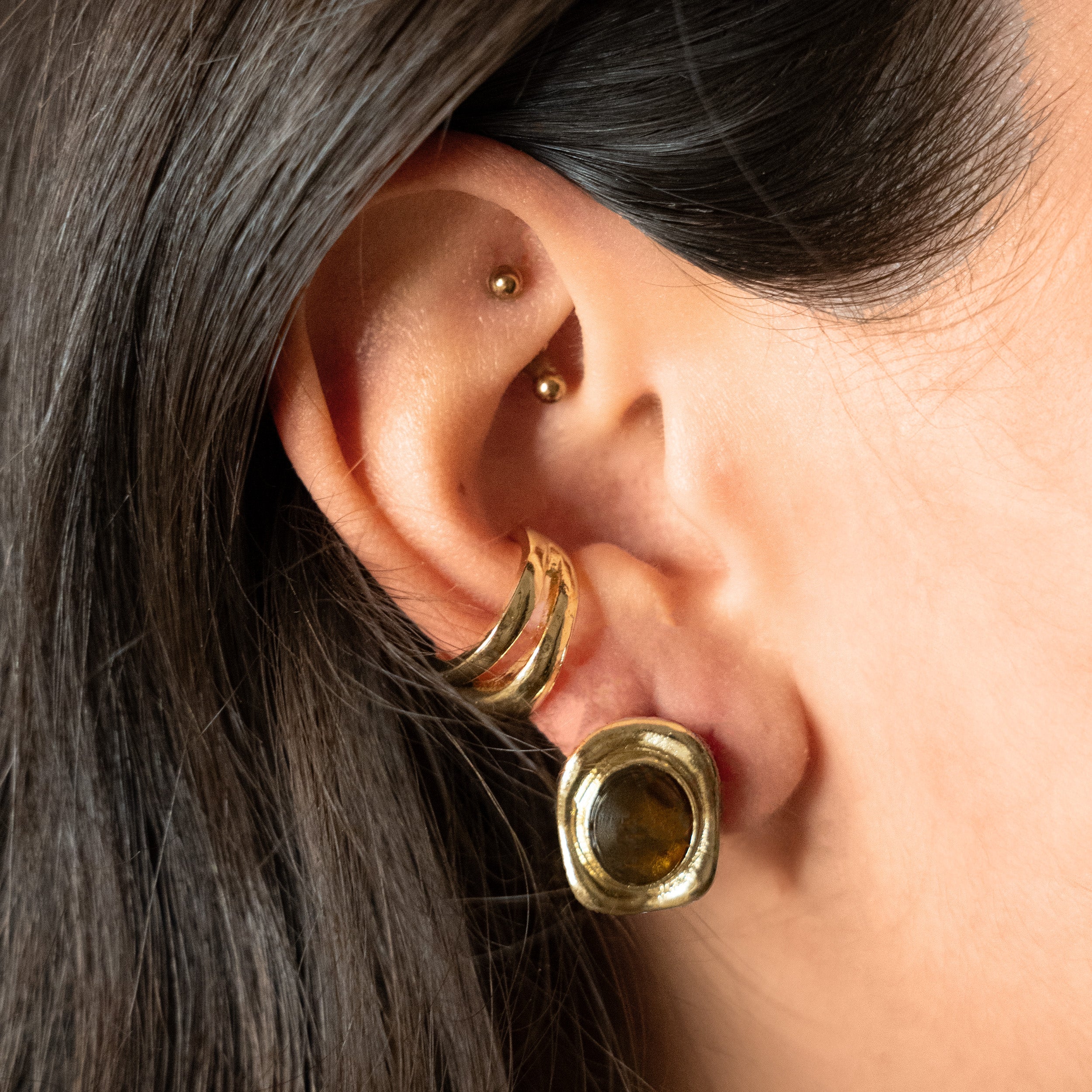 Boucles d’Oreilles et Ear Cuffs : La Tendance Audacieuse de 2025